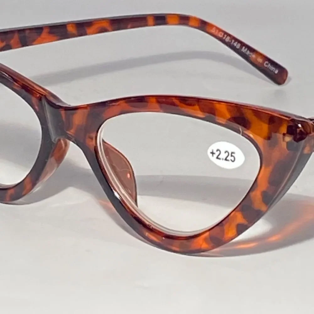 1174 Emma Cateye Reading Glasses 2.25 Tortoise Readers NWT